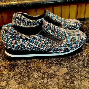 Logo by Lori Goldstein classy sneakers